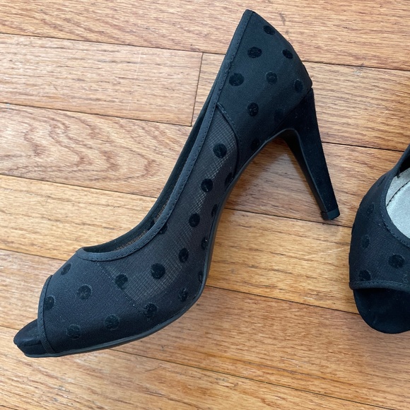Never Worn Bandolino Polkadot Heels With Open Toes - Picture 1 of 6